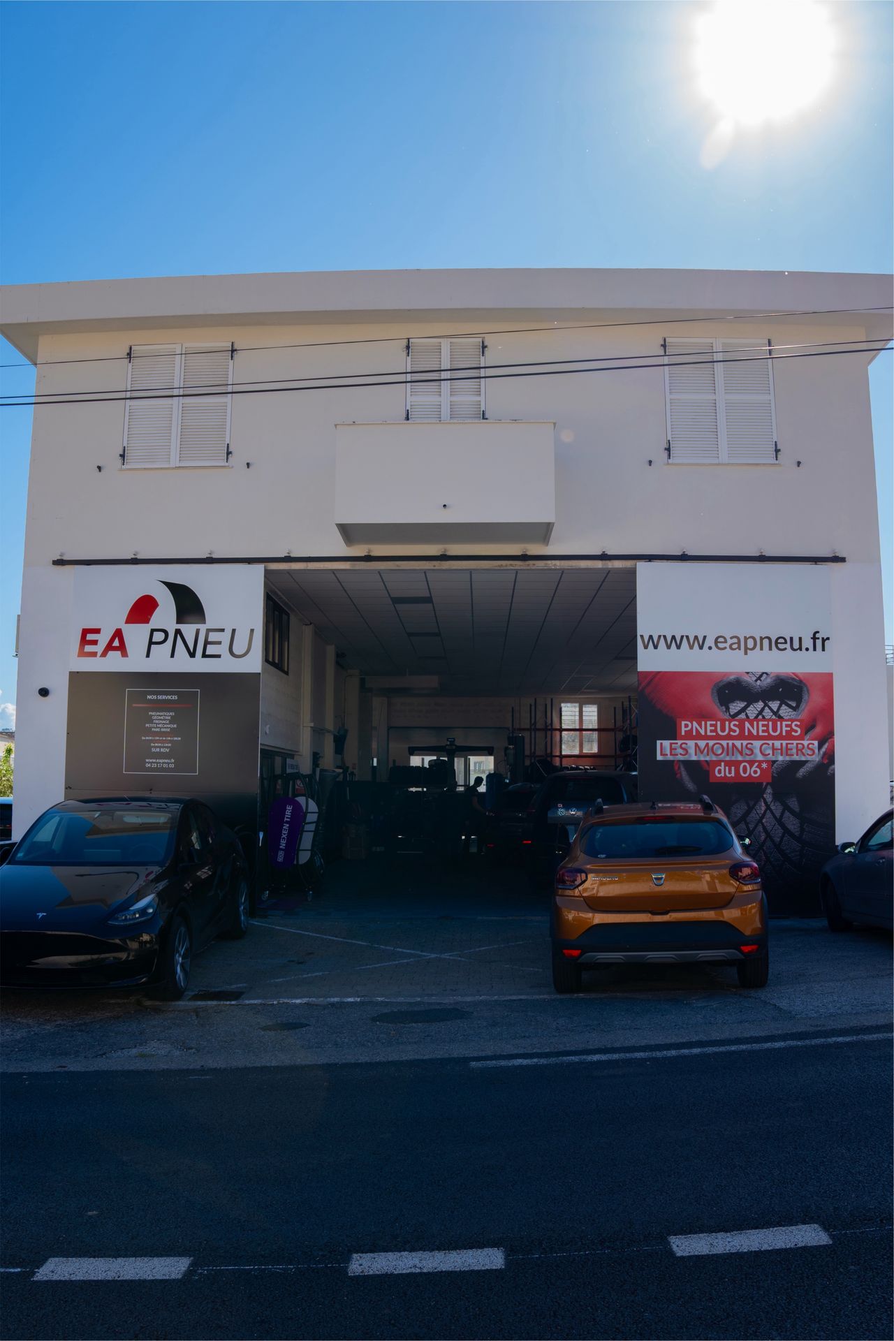 L'équipe du centre EA Pneu Grasse