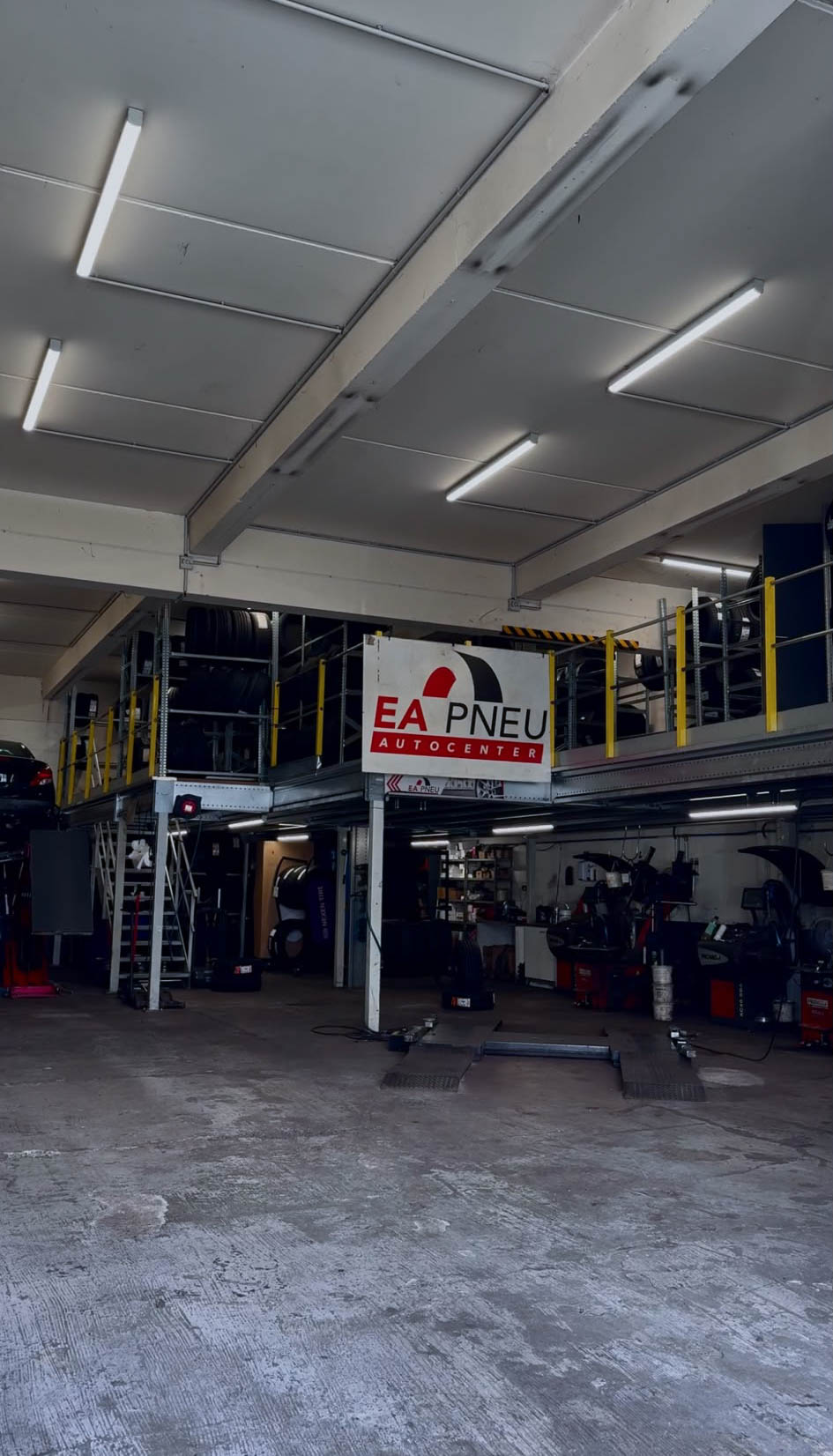 L'équipe du centre EA Pneu Grasse